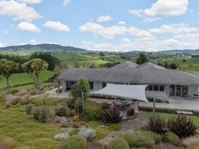 Above the River Karapiro Bed & Breakfast